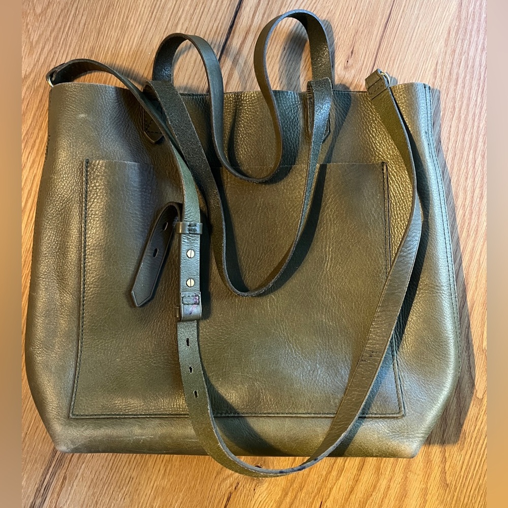 MADEWELL THE MEDIUM TRANSPORT TOTE IN DEEP WOODLAND. - Picture 9 of 14